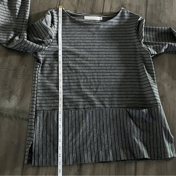 Sunhee Moon Gray Top with White Petite Stripes and Pockets - Size 2 - Picture 10 of 12